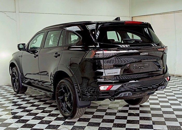 Used 7
                    ISUZU
                     for Sale Image