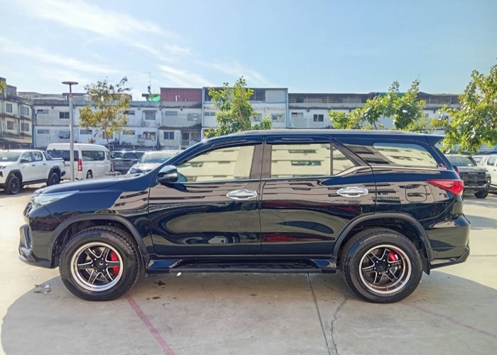 Used 5
                    TOYOTA
                     for Sale Image