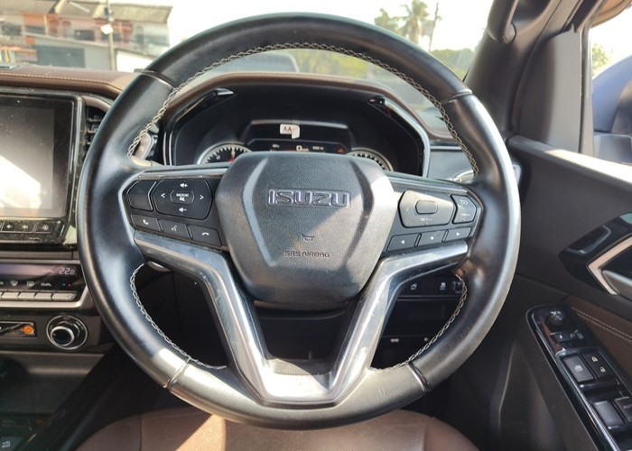 Used 5
                    ISUZU
                     for Sale Image