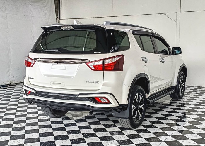 Used 8
                    ISUZU
                     for Sale Image