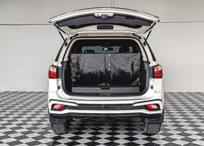 Used 8
                    ISUZU
                     for Sale Image