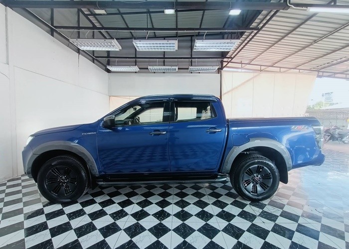 Used 1
                    ISUZU
                     for Sale Image