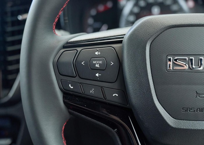 Used 1
                    ISUZU
                     for Sale Image