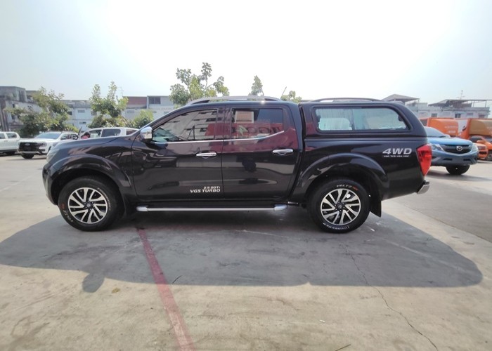 Used 7
                    NISSAN
                     for Sale Image